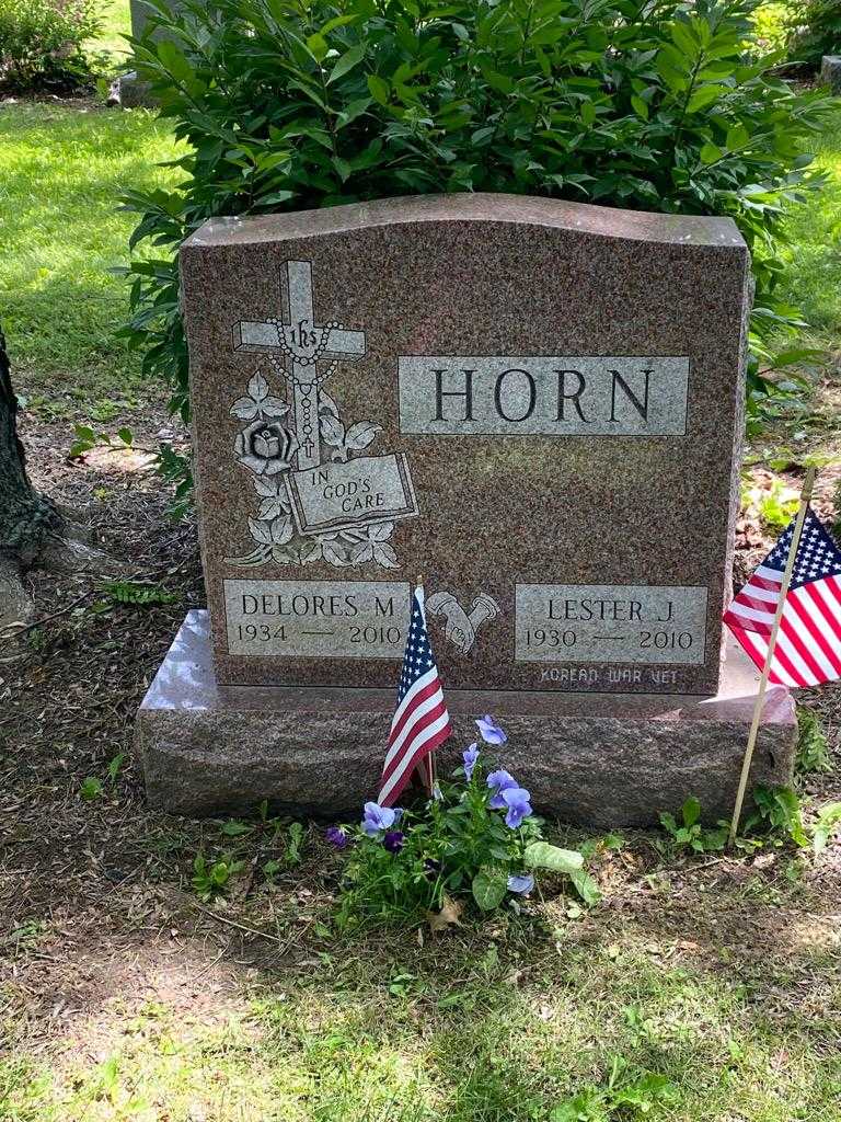 Lester J. Horn's grave. Photo 3