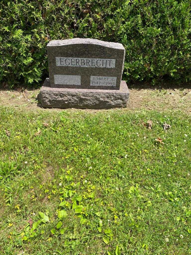 Robert C. Egerbrecht's grave. Photo 2