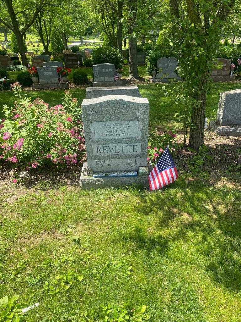 Carl G. Revette Senior's grave. Photo 3