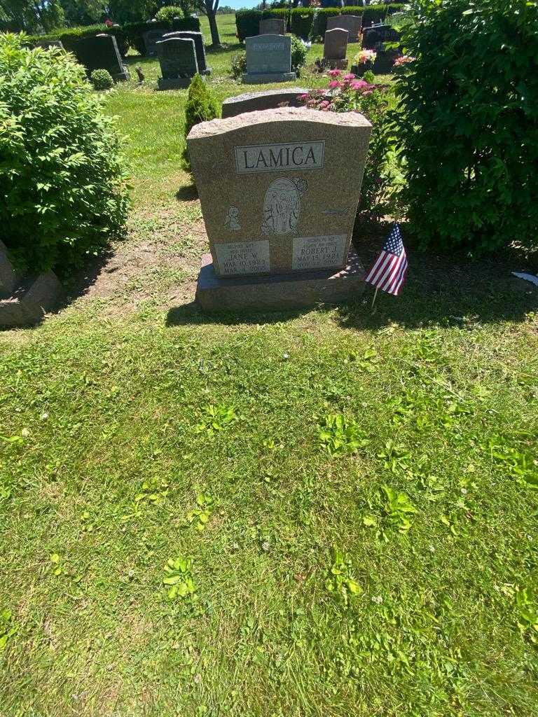 Robert J. Lamica's grave. Photo 1
