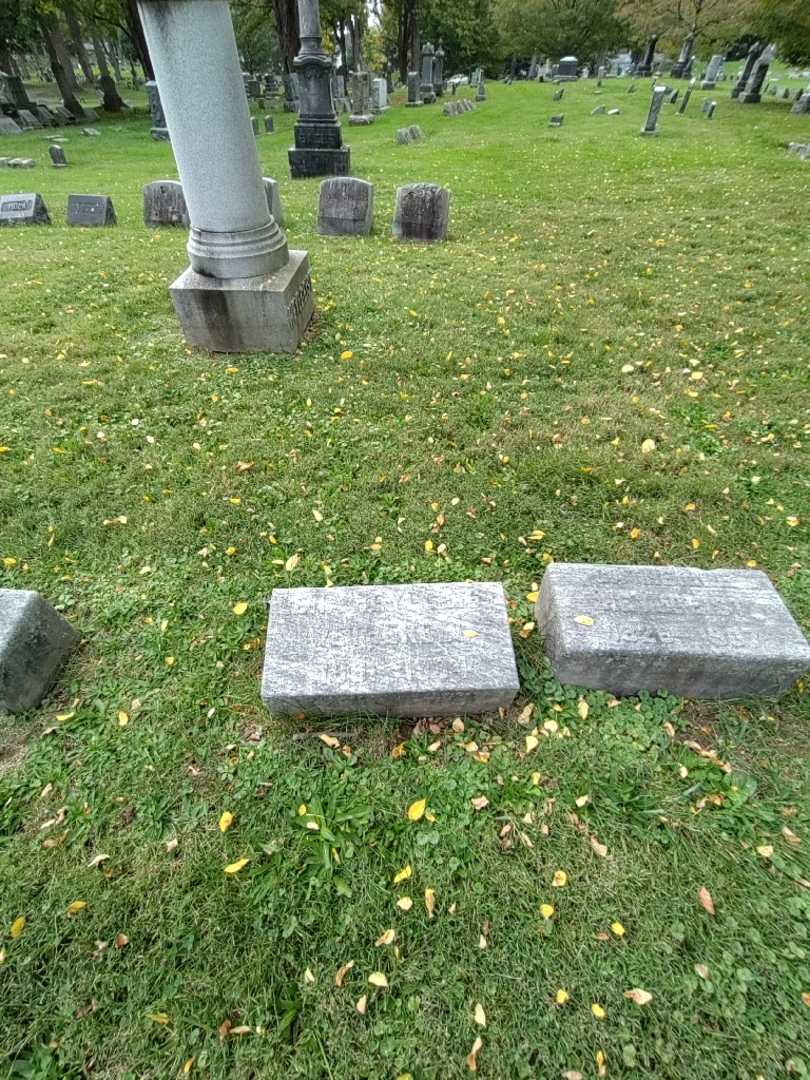 Lena Heylgeist Wetherell's grave. Photo 1