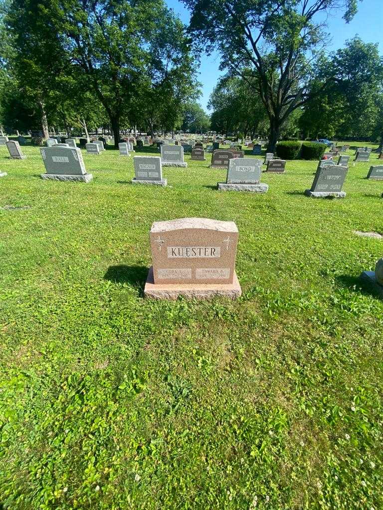 Edward B. Kuester's grave. Photo 1