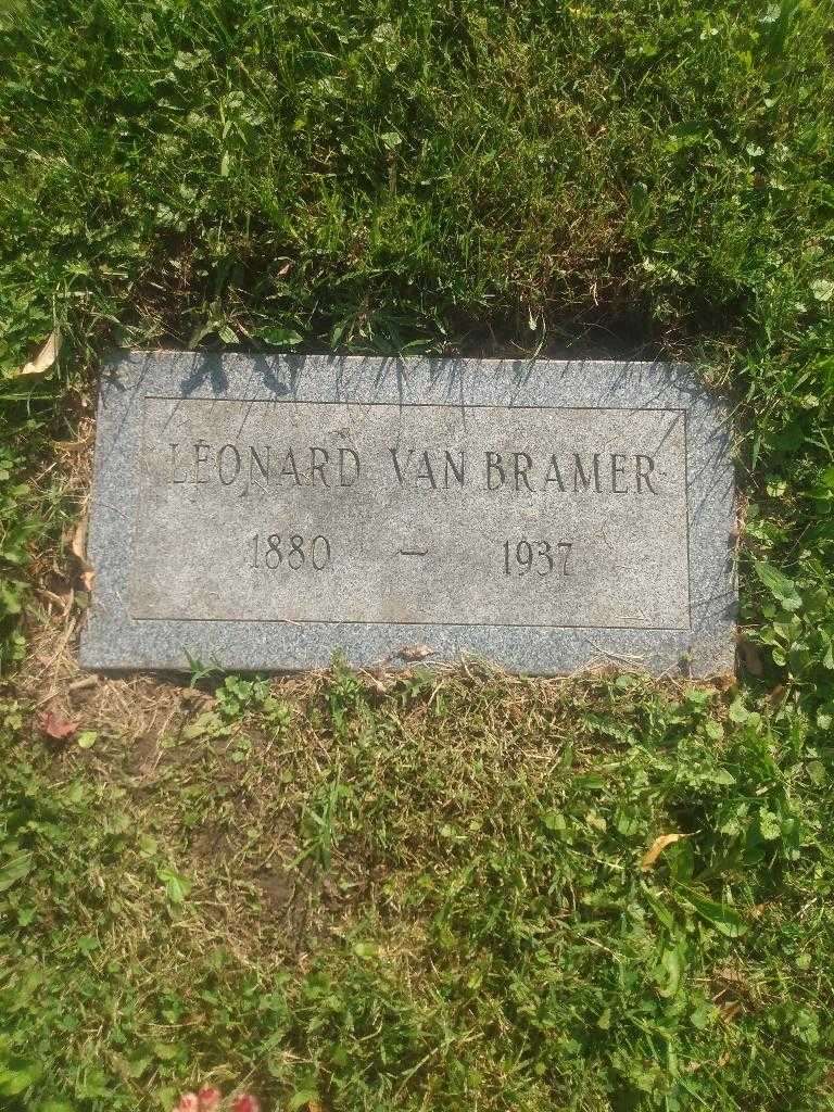 Leonard Van Bramer's grave. Photo 2
