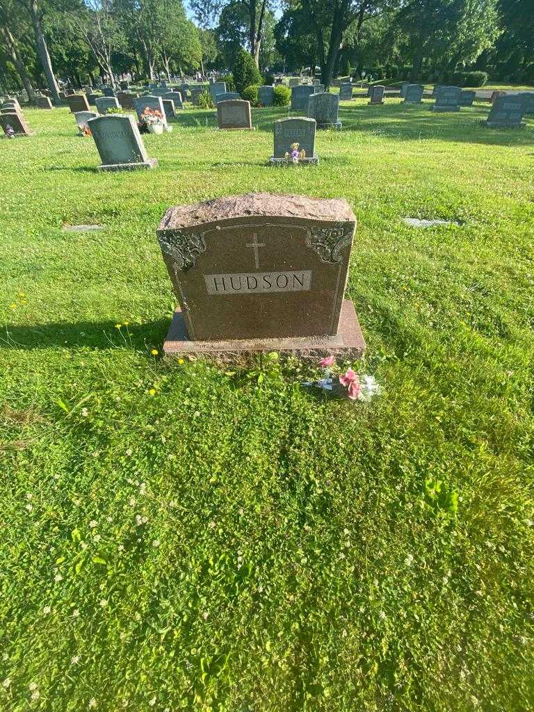John L. Hudson's grave. Photo 1