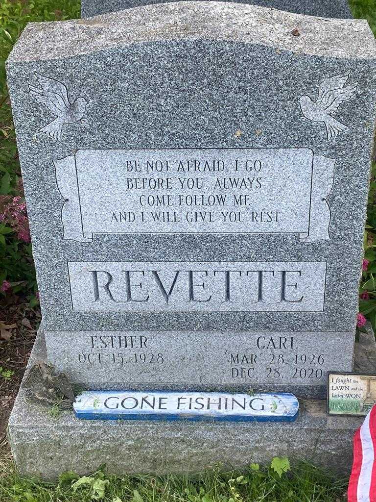 Carl G. Revette Senior's grave. Photo 1