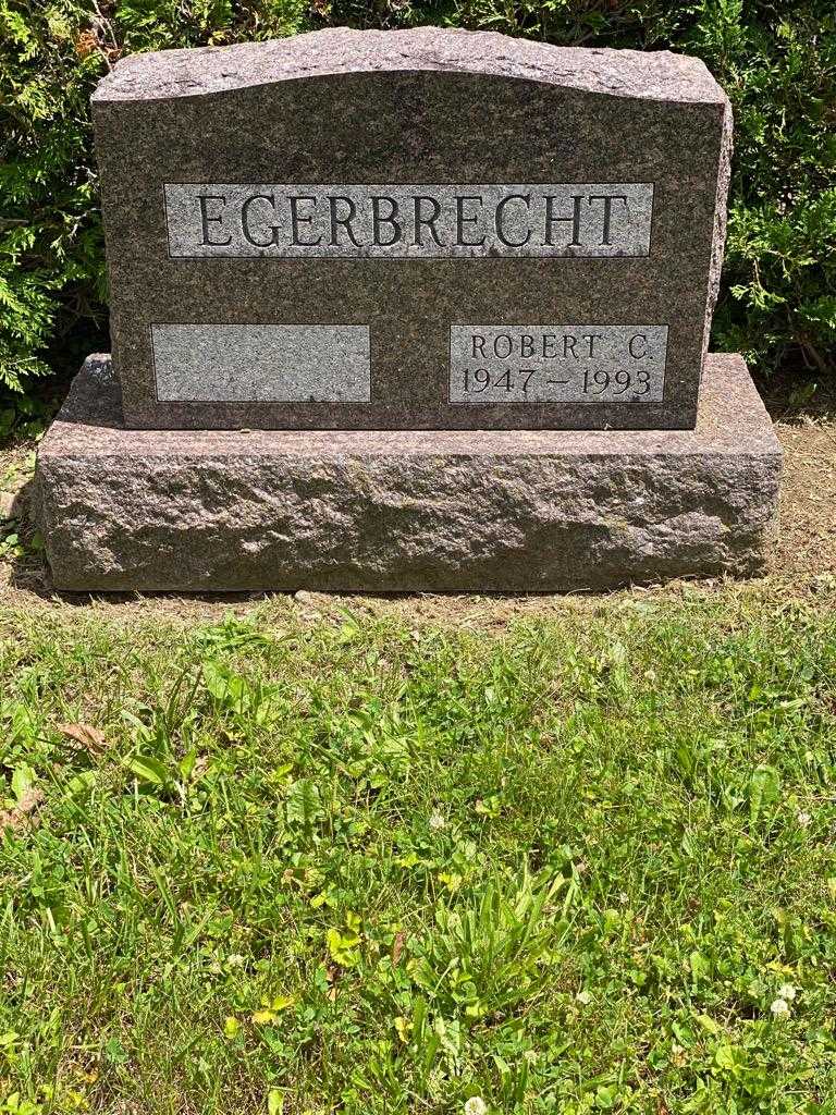 Robert C. Egerbrecht's grave. Photo 3