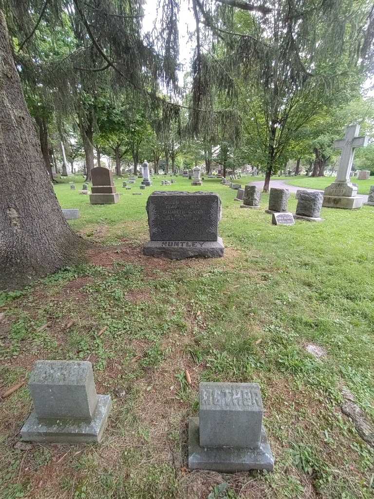 Helem Huntley's grave. Photo 1