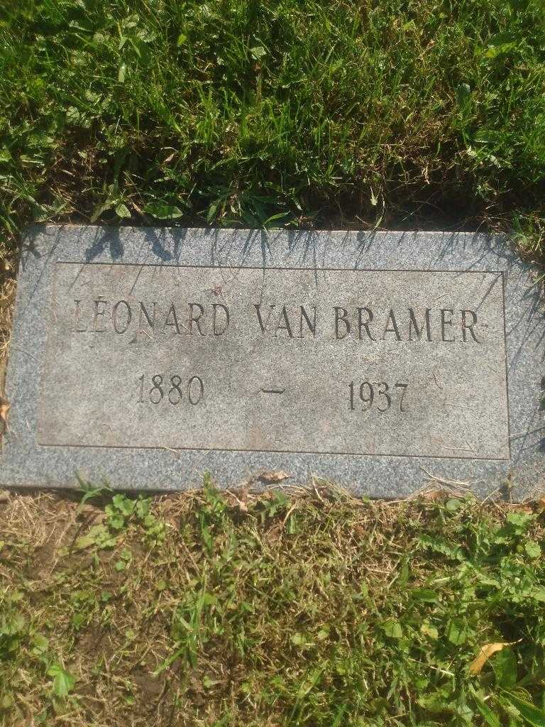 Leonard Van Bramer's grave. Photo 3