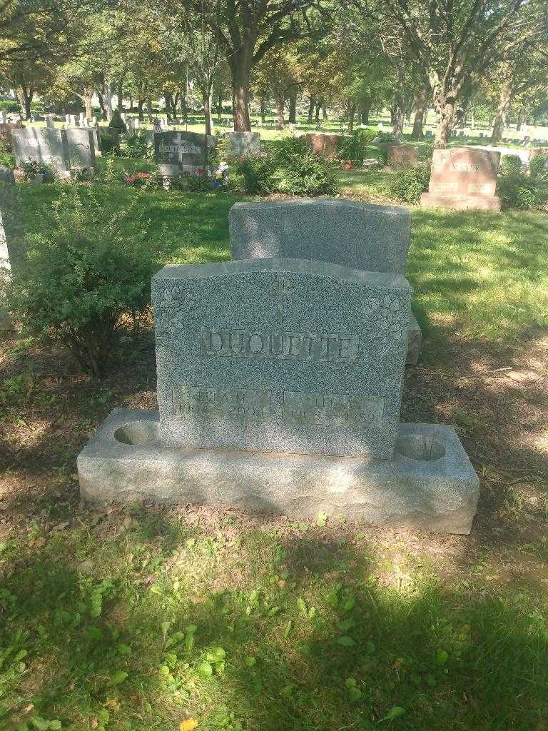 Ella M. Duquette's grave. Photo 1