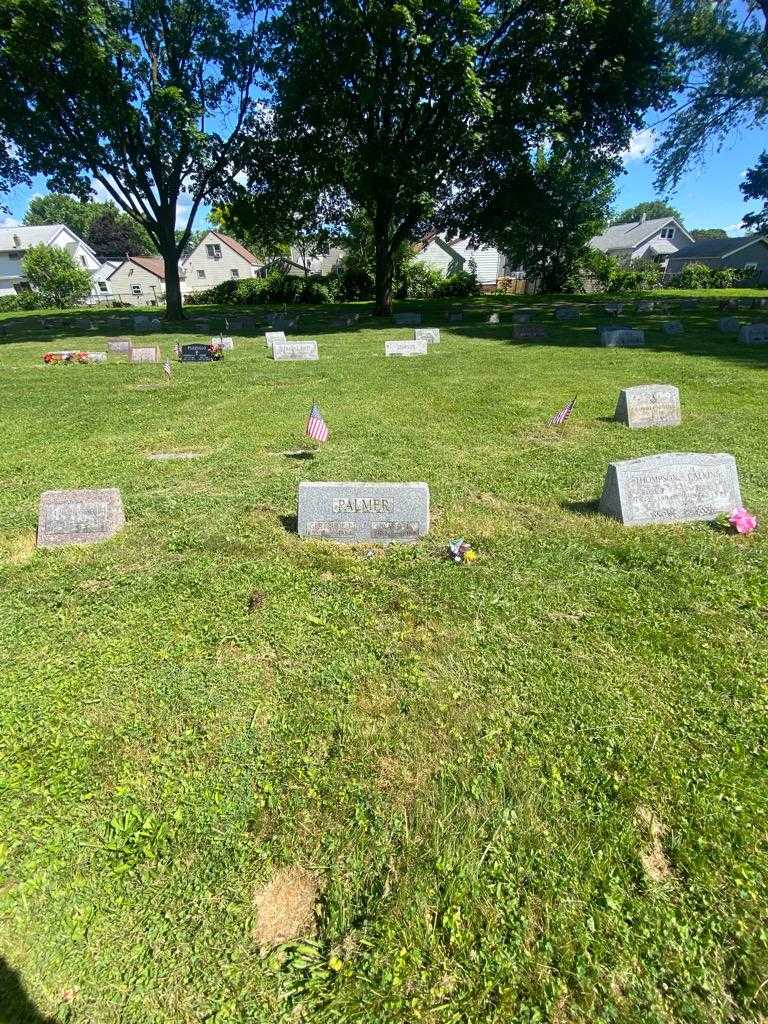 Gertrude P. Palmer's grave. Photo 1