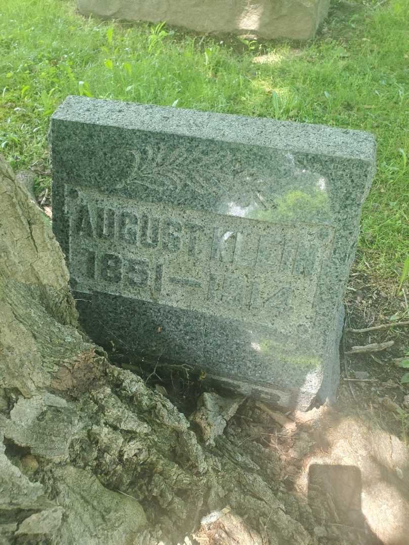 August Klein's grave. Photo 3