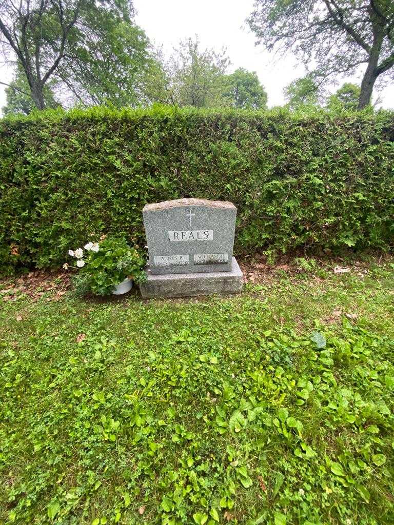 Agnes B. Reals's grave. Photo 1