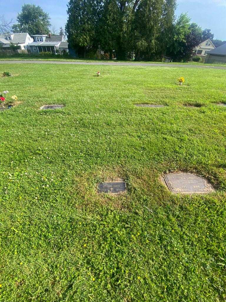 Pauline Baker's grave. Photo 1