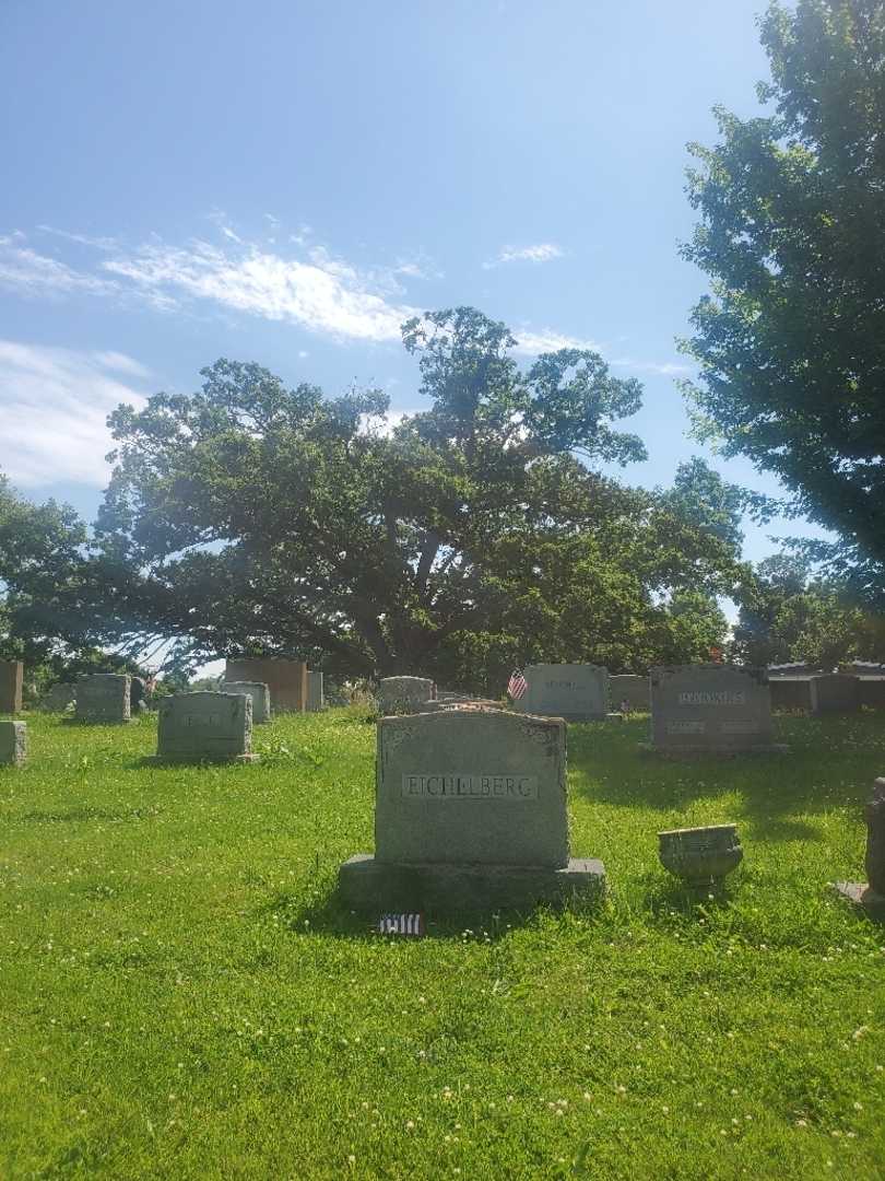 Emma A. Eichelberg's grave. Photo 1