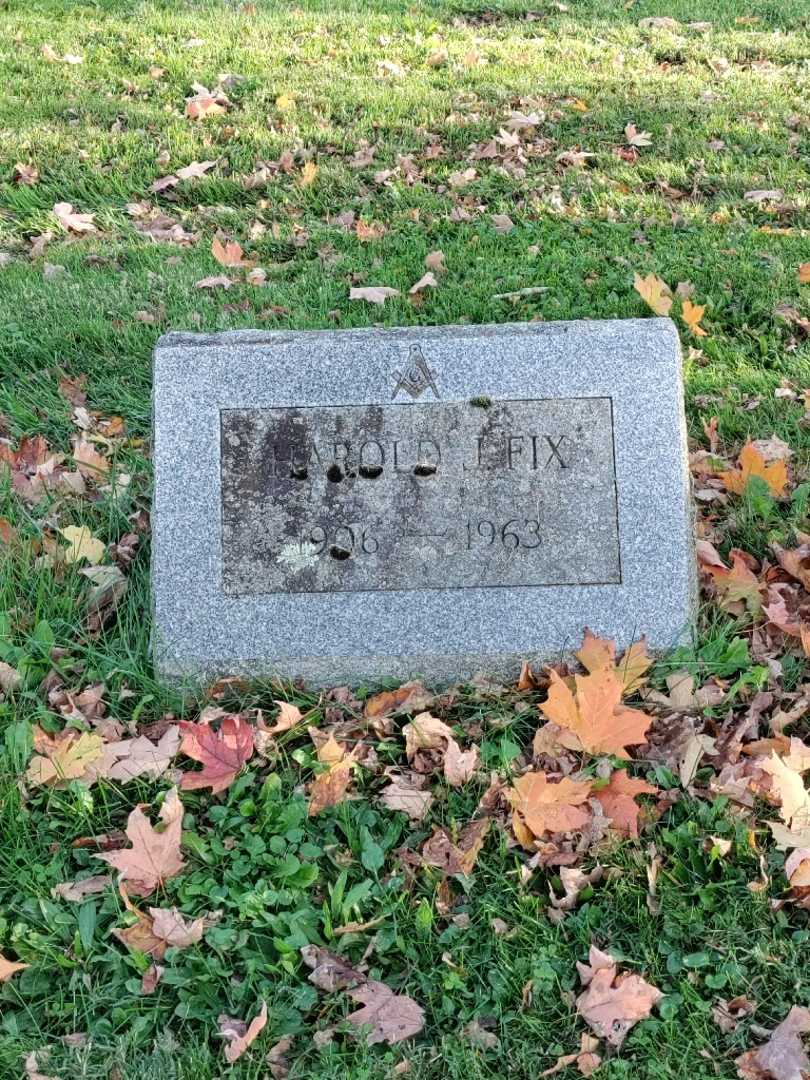 Harold J. Fix's grave. Photo 2