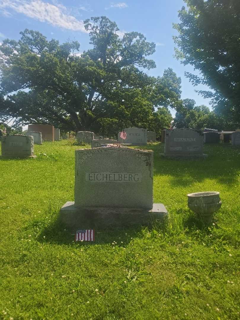Emma A. Eichelberg's grave. Photo 3