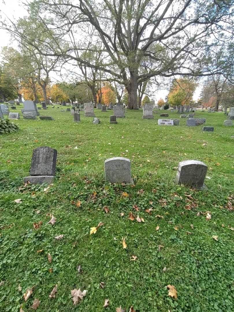 Emma Wademan Schmidt's grave. Photo 1