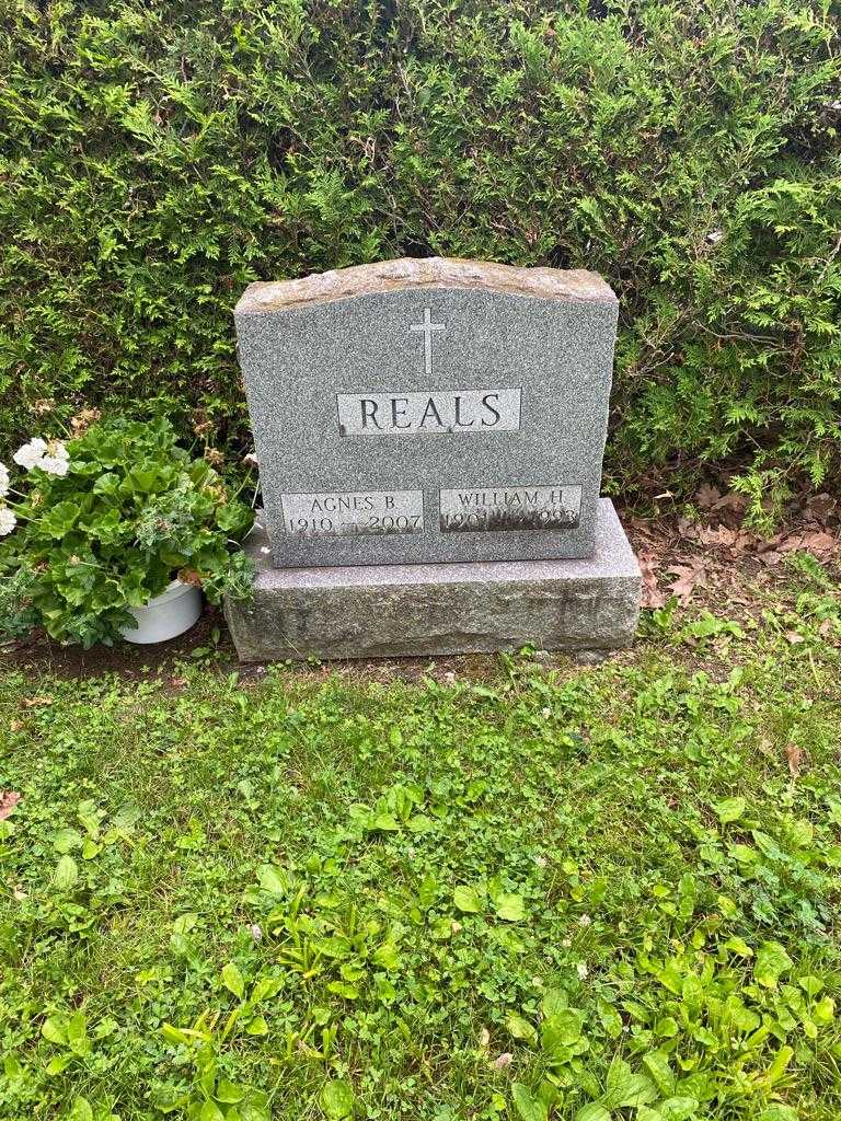 Agnes B. Reals's grave. Photo 2