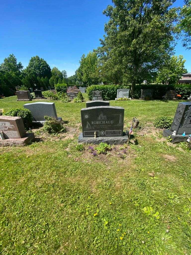 David John Robichaud's grave. Photo 2