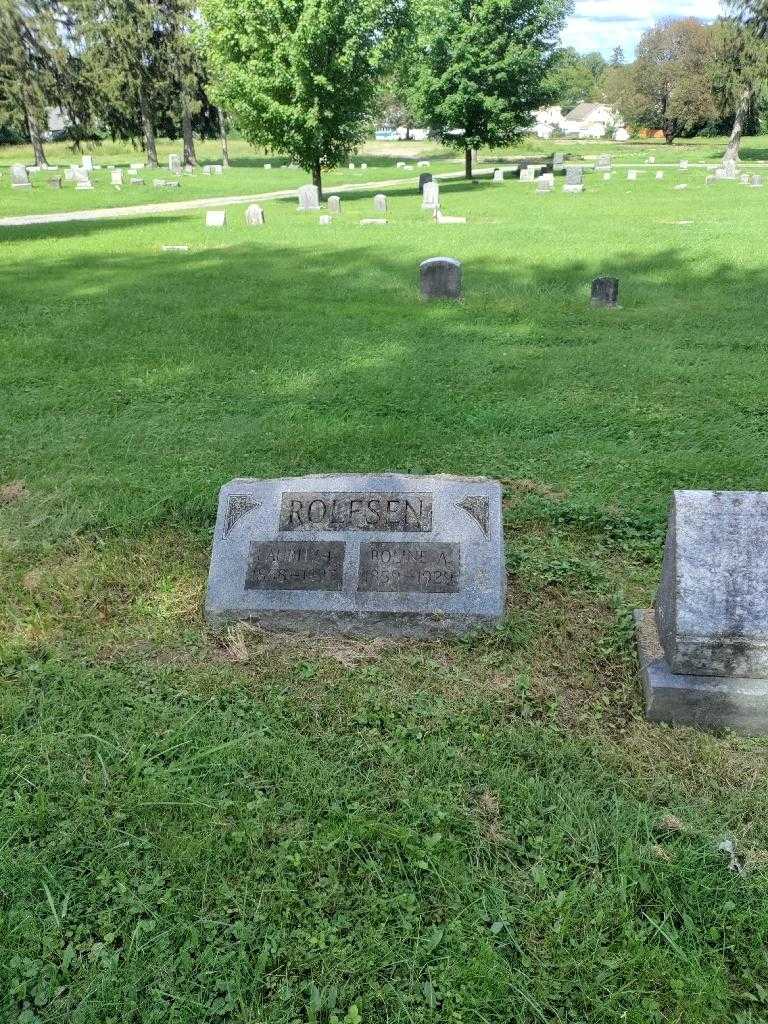 Boline A. Rolfsen's grave. Photo 1
