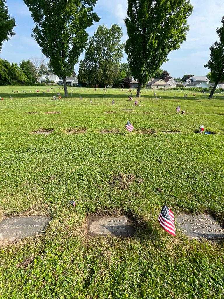 Gerald Edwin Harris's grave. Photo 1