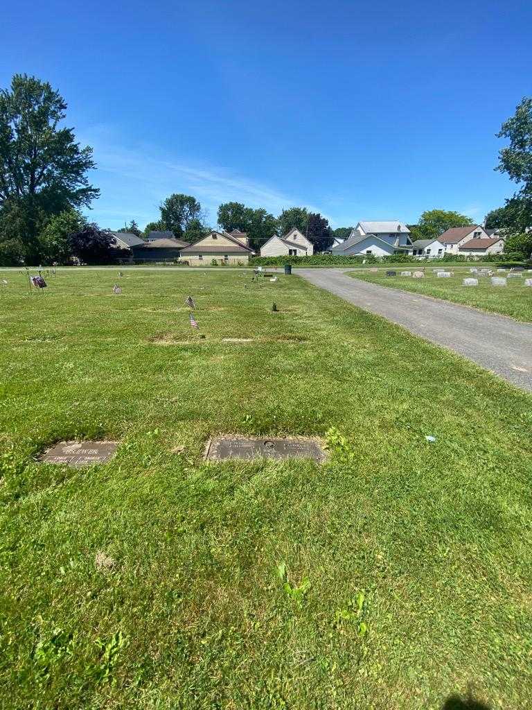 Barbara E. Maroni's grave. Photo 1