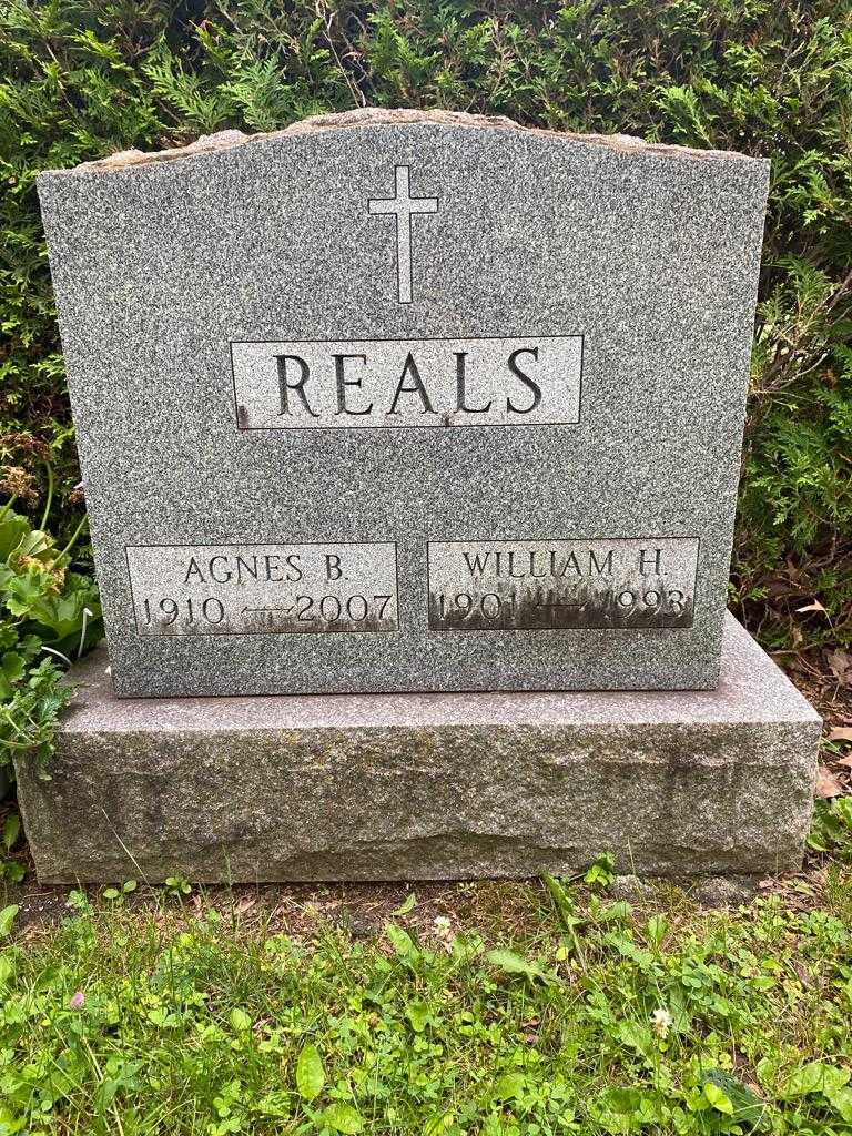 Agnes B. Reals's grave. Photo 3