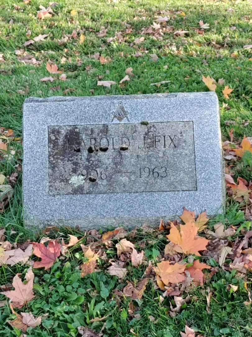 Harold J. Fix's grave. Photo 3