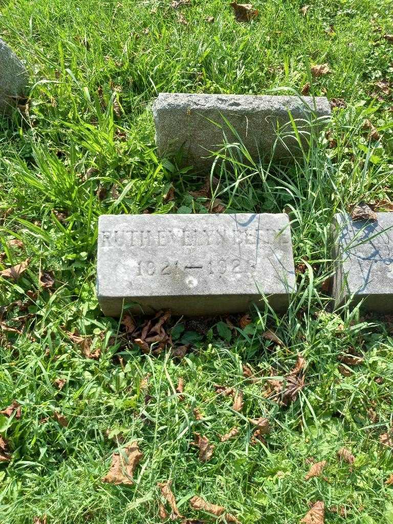 Ruth Elyn Beebe's grave. Photo 1