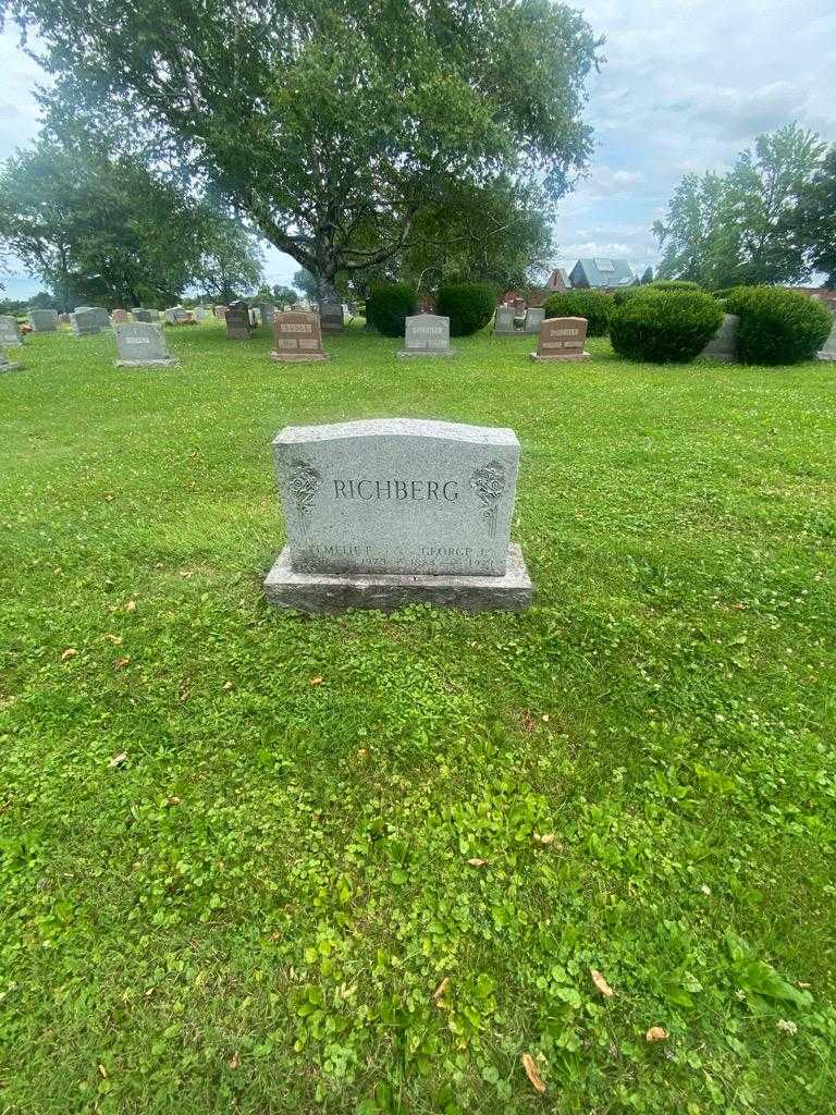 Emelie F. Richberg's grave. Photo 1