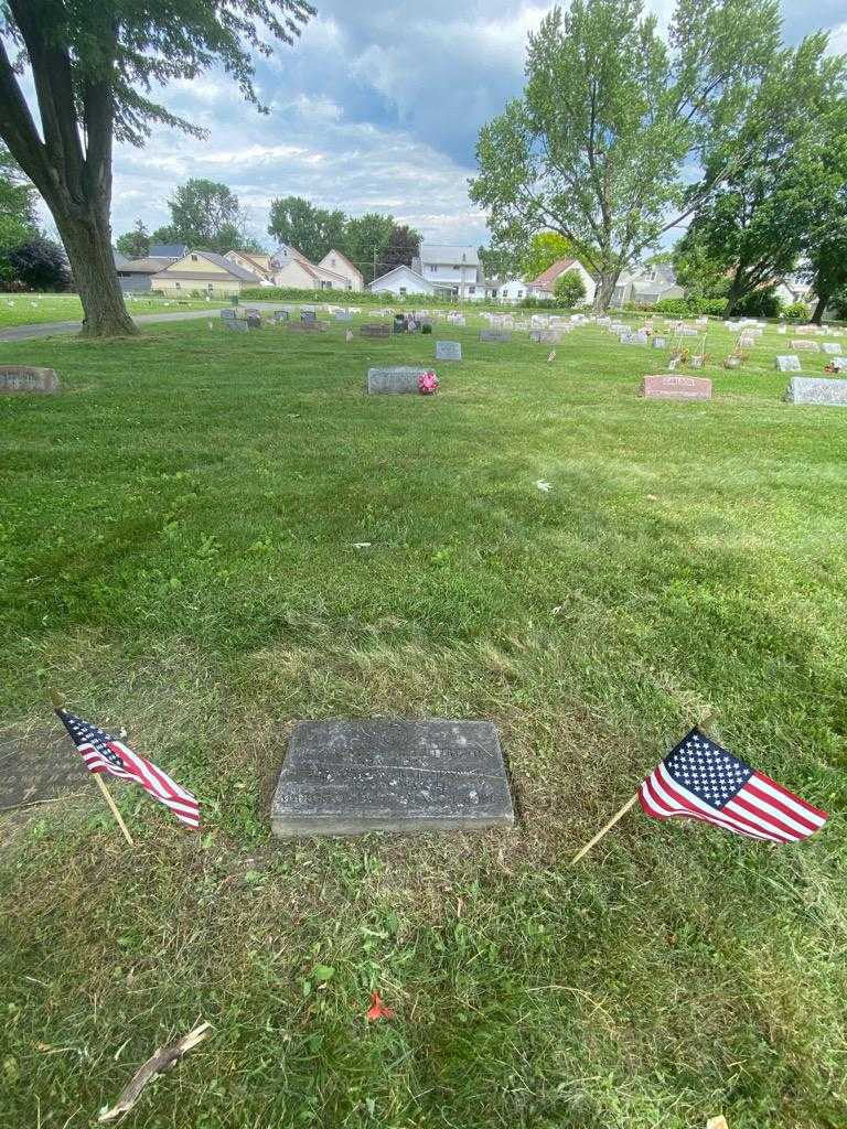 Clarence E. Murgittroyd's grave. Photo 1