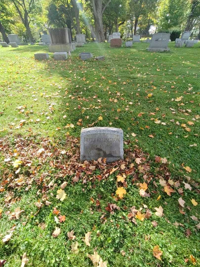 Nettie Richardson's grave. Photo 1