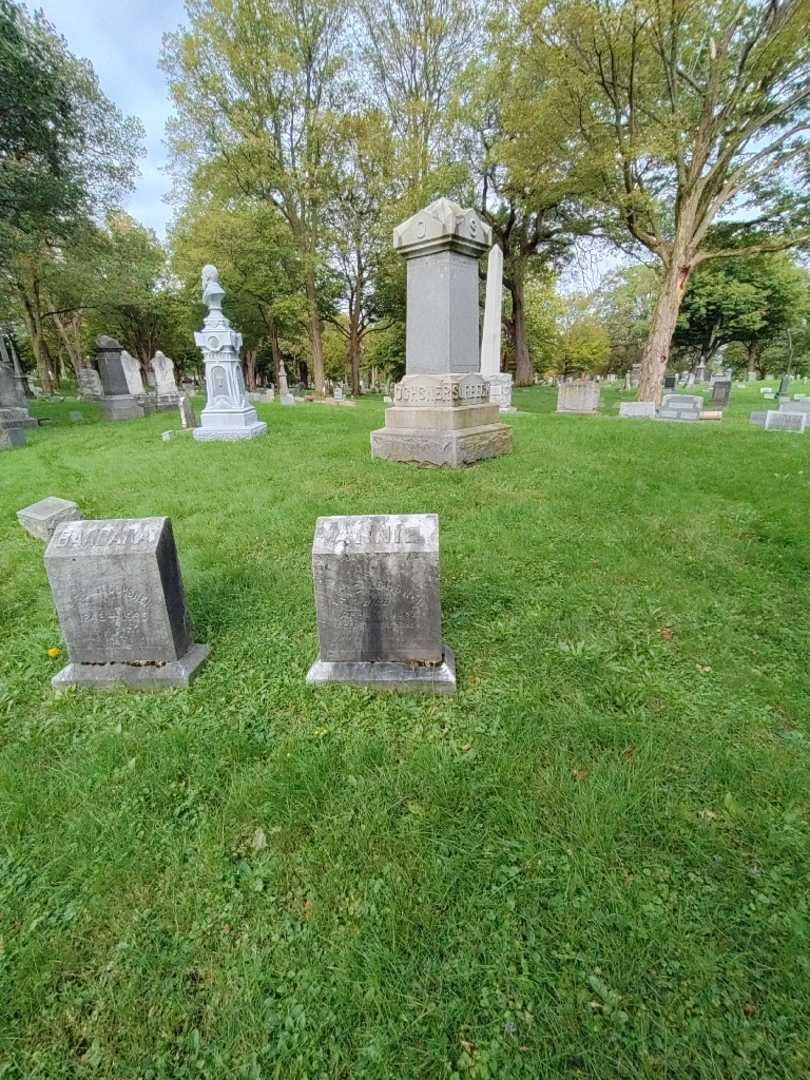 Annie Ochsner's grave. Photo 1