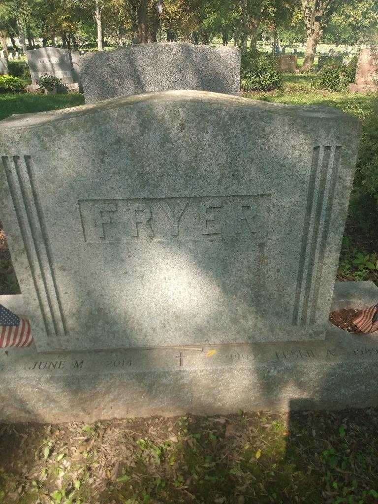Leslie A. Fryer's grave. Photo 3