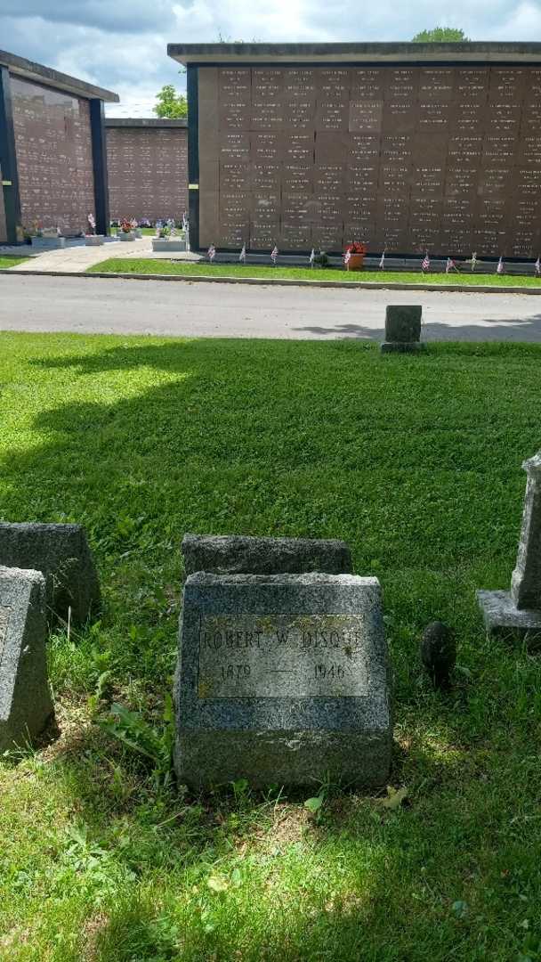 Robert W. Disque's grave. Photo 1