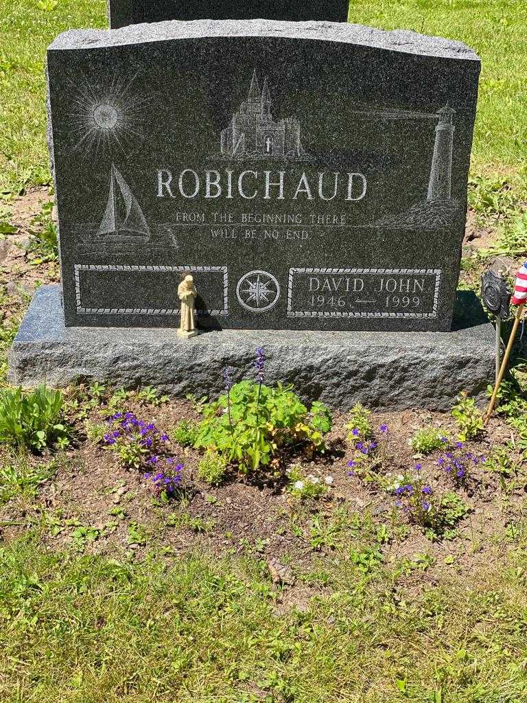 David John Robichaud's grave. Photo 1