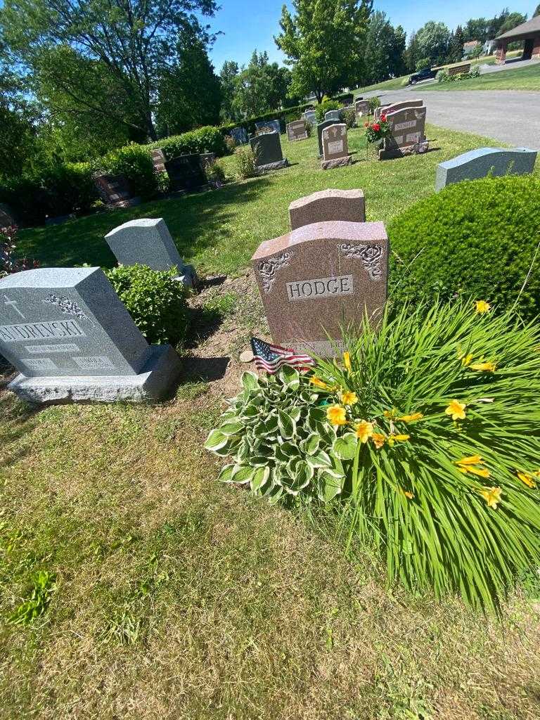 Richard L. Hodge's grave. Photo 1