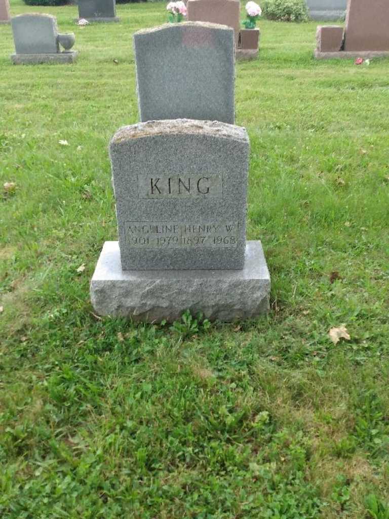 Henry W. King's grave. Photo 3
