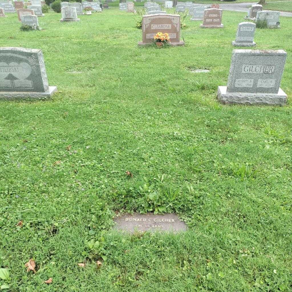 Donald C. Gilcher's grave. Photo 3