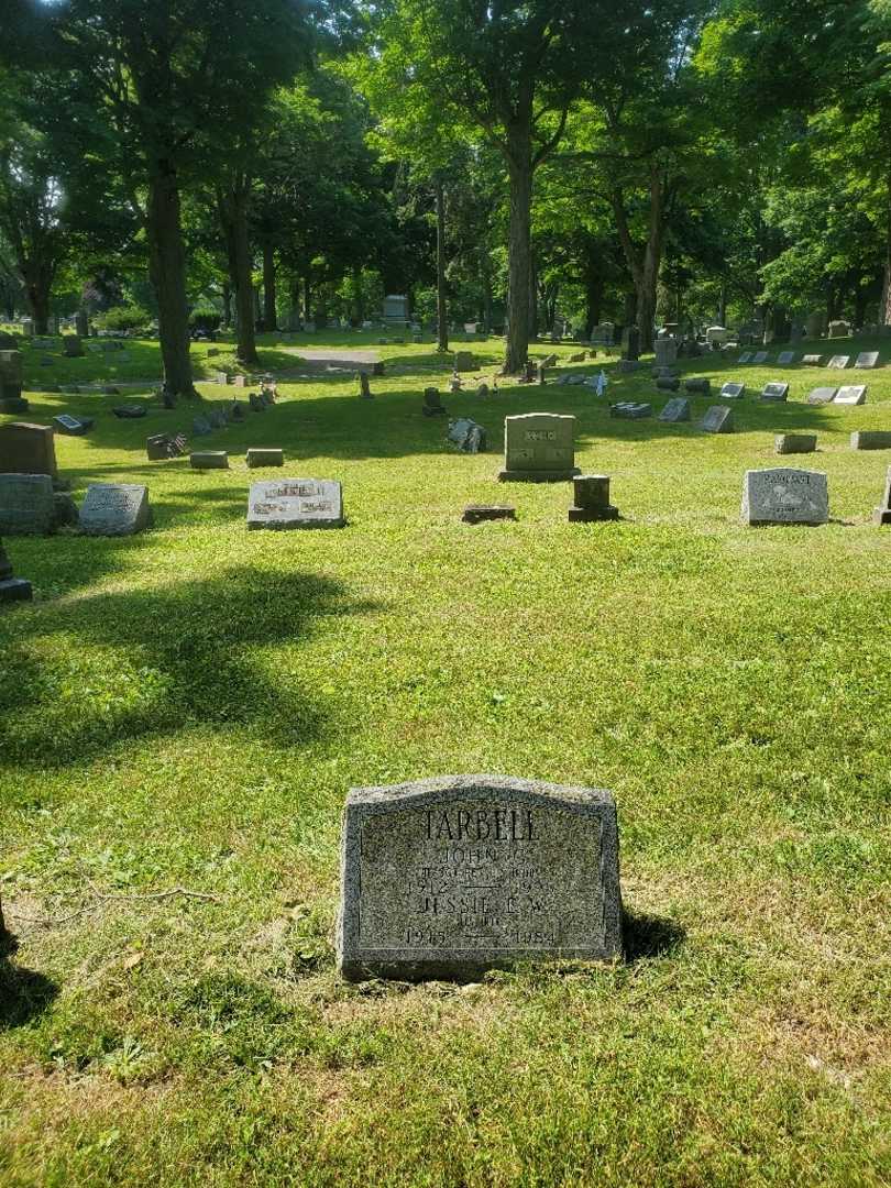 Jessie E. W. Tarbell's grave. Photo 1