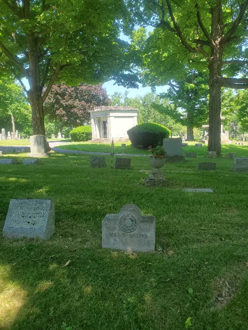 Julius R. Walter's grave. Photo 1