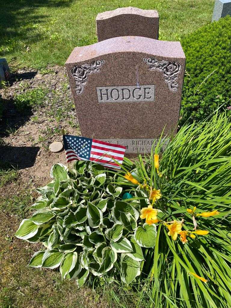 Richard L. Hodge's grave. Photo 2