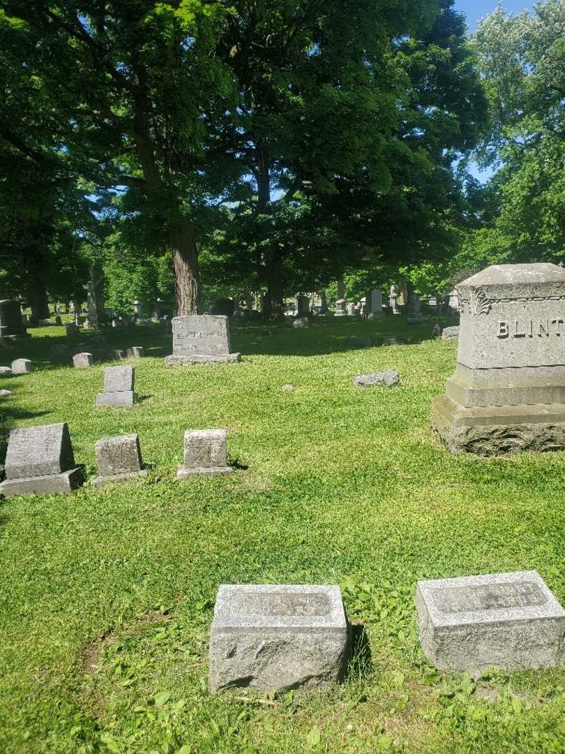 Caroline Thomas's grave. Photo 2