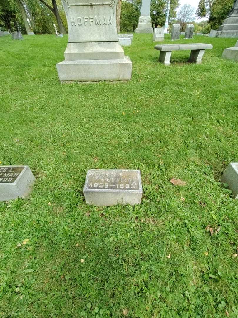 Augusta Hoffman's grave. Photo 1