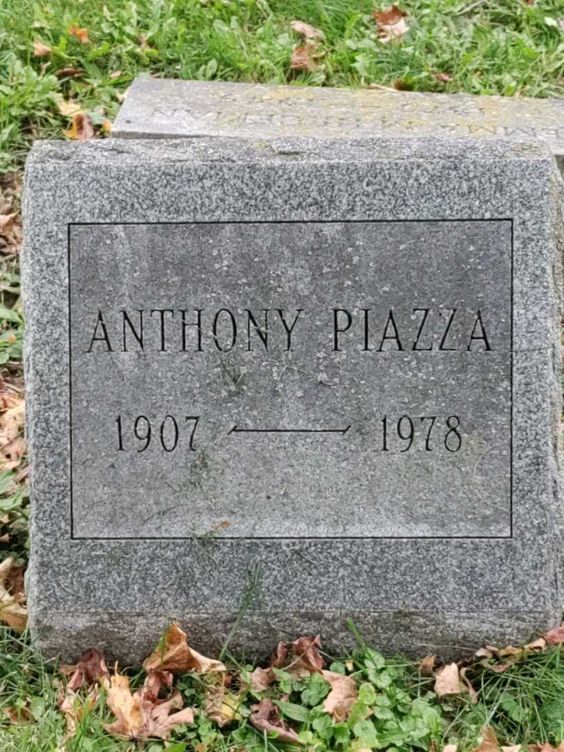 Anthony Piazza Junior's grave. Photo 3