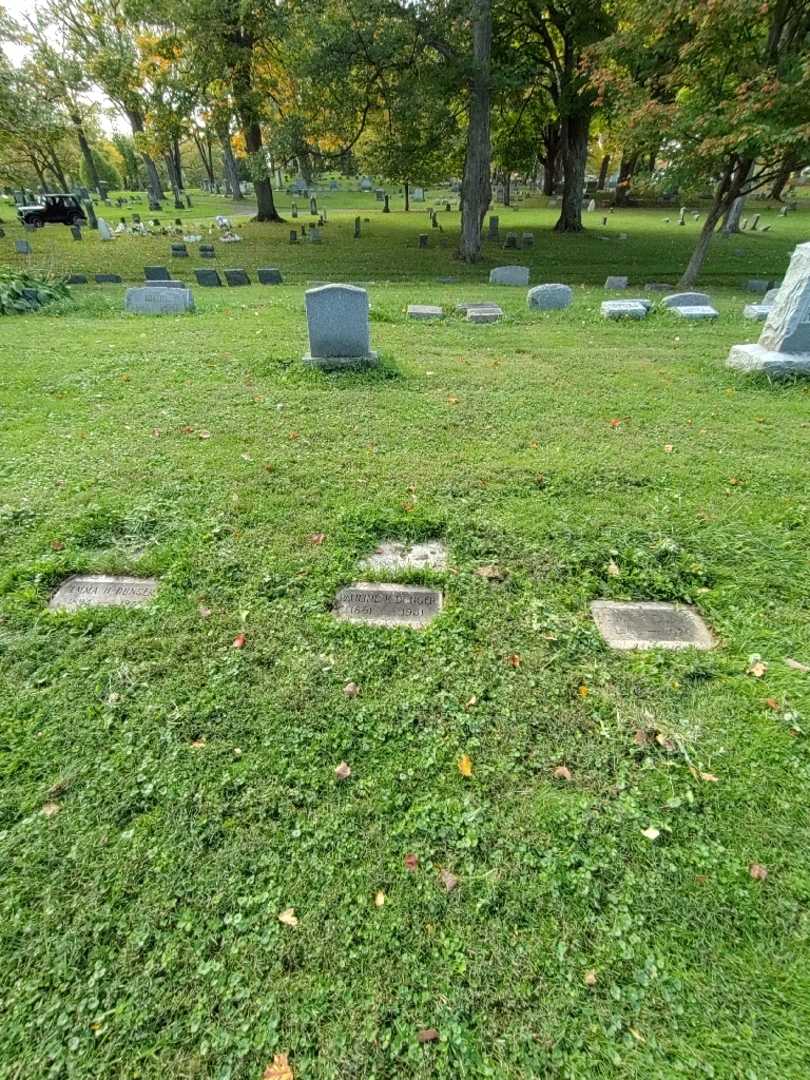Pauline Krebs Dunger's grave. Photo 1