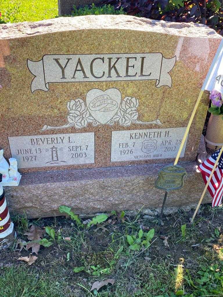 Beverly L. Yackel's grave. Photo 3