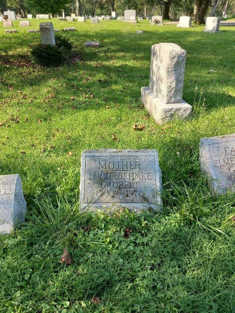 Lucie Behnke Grubert's grave. Photo 1