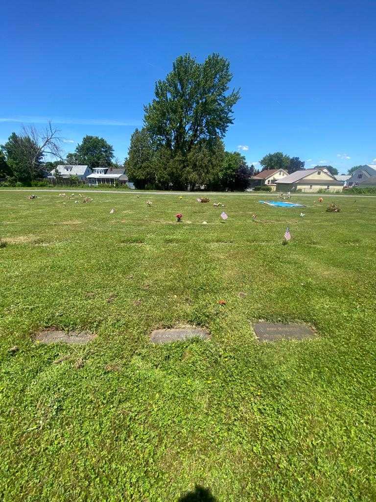 Frank T. Desimone's grave. Photo 1