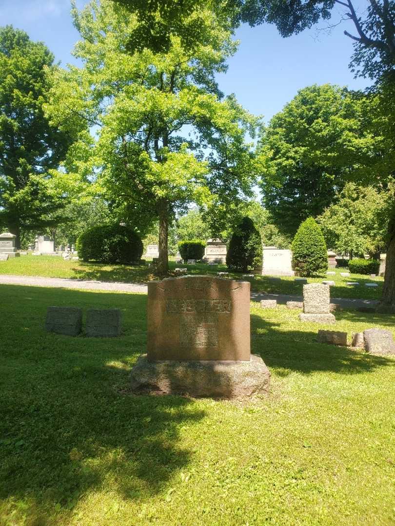 Elizabeth Kessler's grave. Photo 1